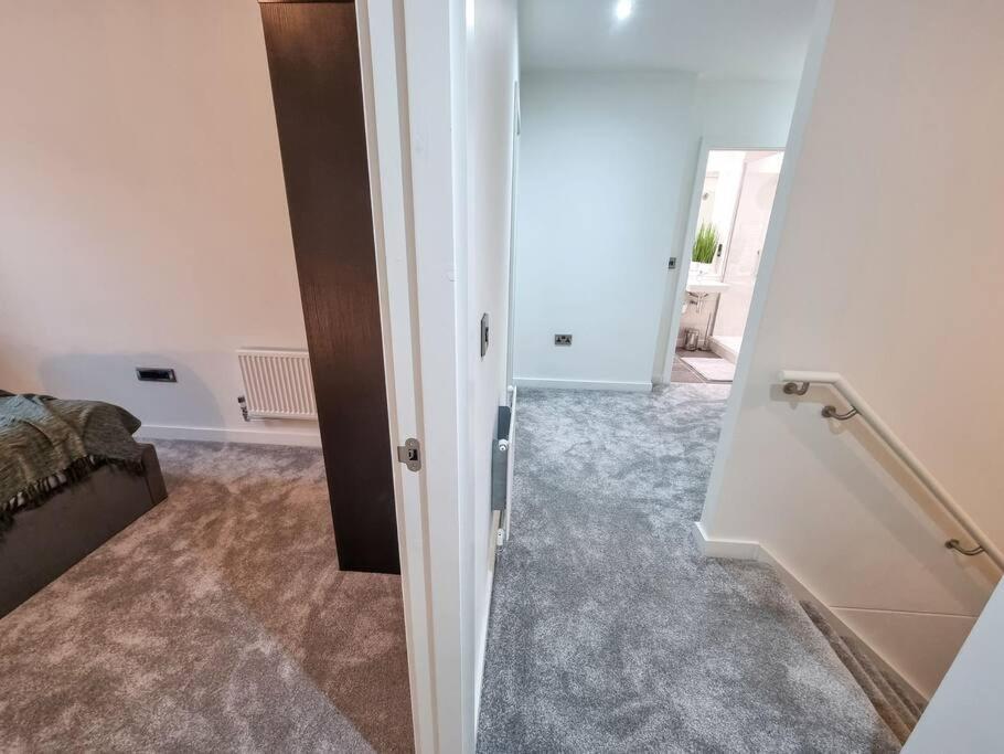Stunning 4-Bedroom Townhouse With Free Parking Manchester Eksteriør billede