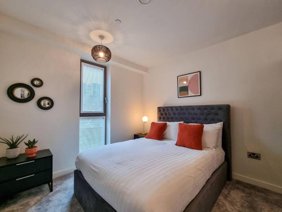 Stunning 4-Bedroom Townhouse With Free Parking Manchester Eksteriør billede