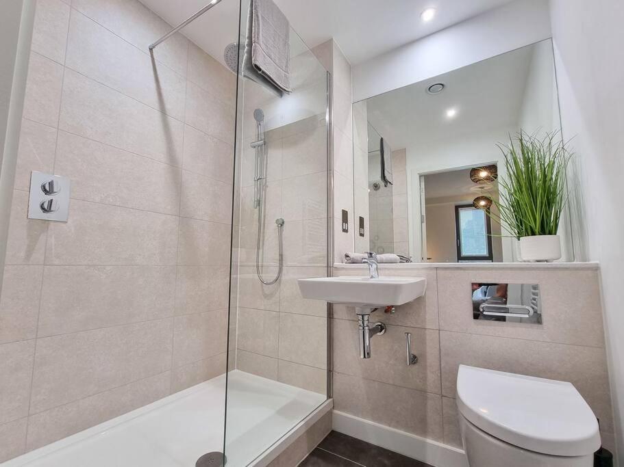 Stunning 4-Bedroom Townhouse With Free Parking Manchester Eksteriør billede