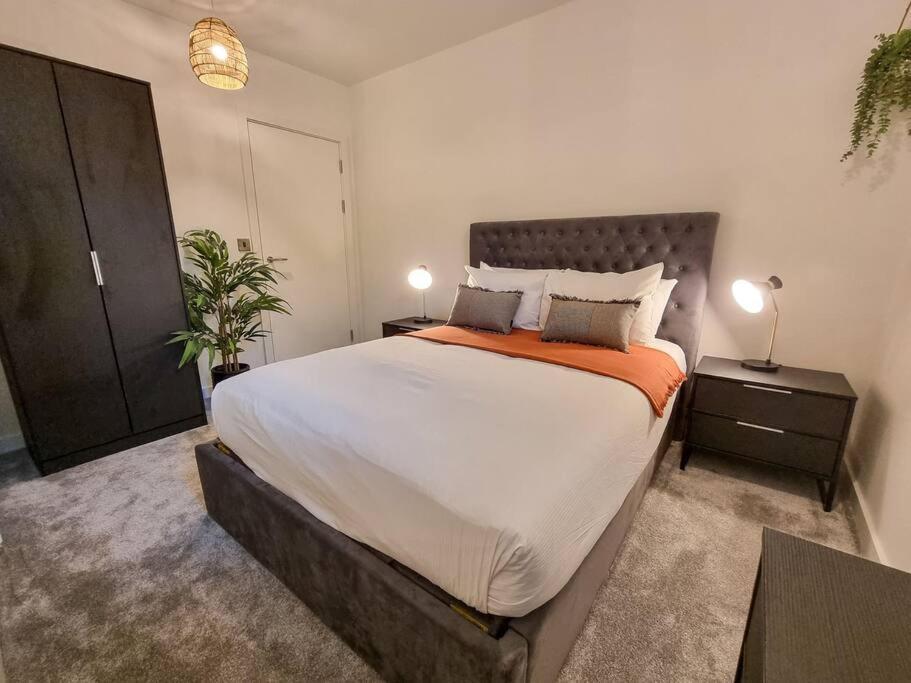 Stunning 4-Bedroom Townhouse With Free Parking Manchester Eksteriør billede
