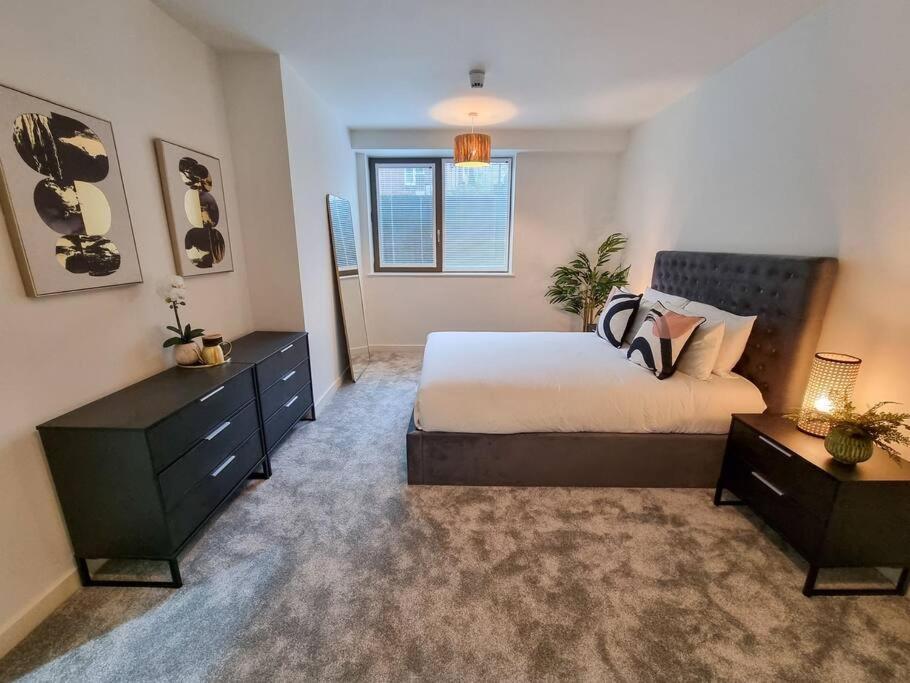 Stunning 4-Bedroom Townhouse With Free Parking Manchester Eksteriør billede