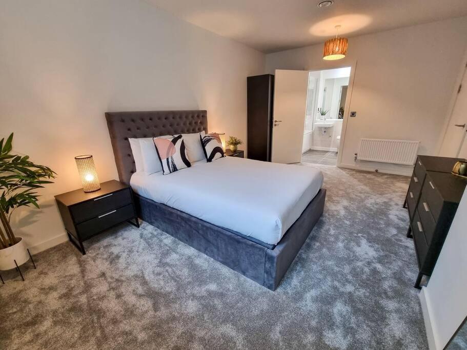 Stunning 4-Bedroom Townhouse With Free Parking Manchester Eksteriør billede