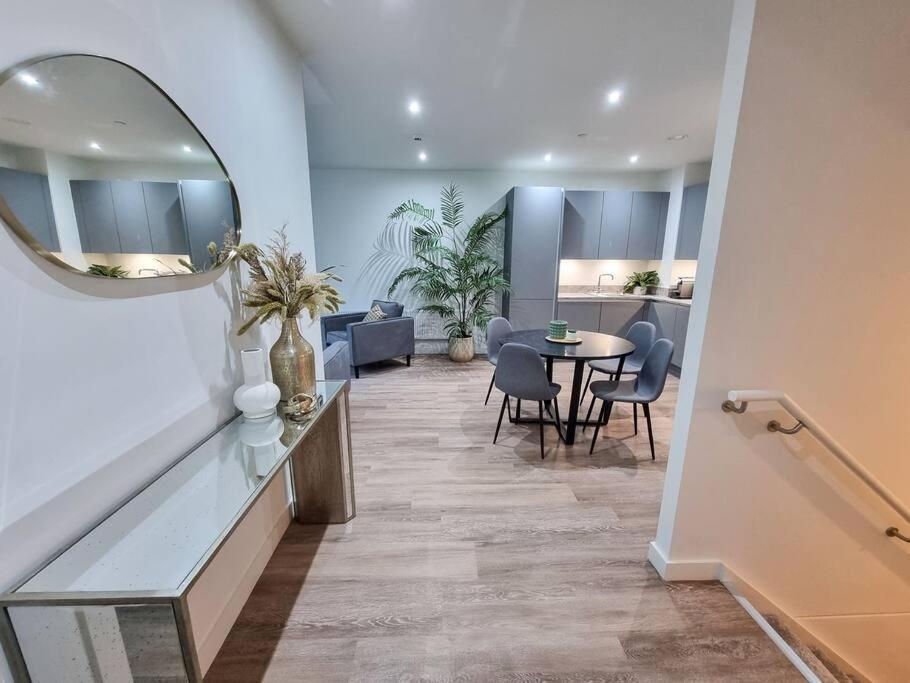 Stunning 4-Bedroom Townhouse With Free Parking Manchester Eksteriør billede